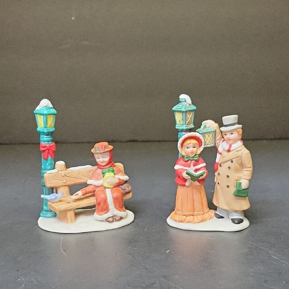 2 Vtg Lefton 1988‎ Christmas Village Figures